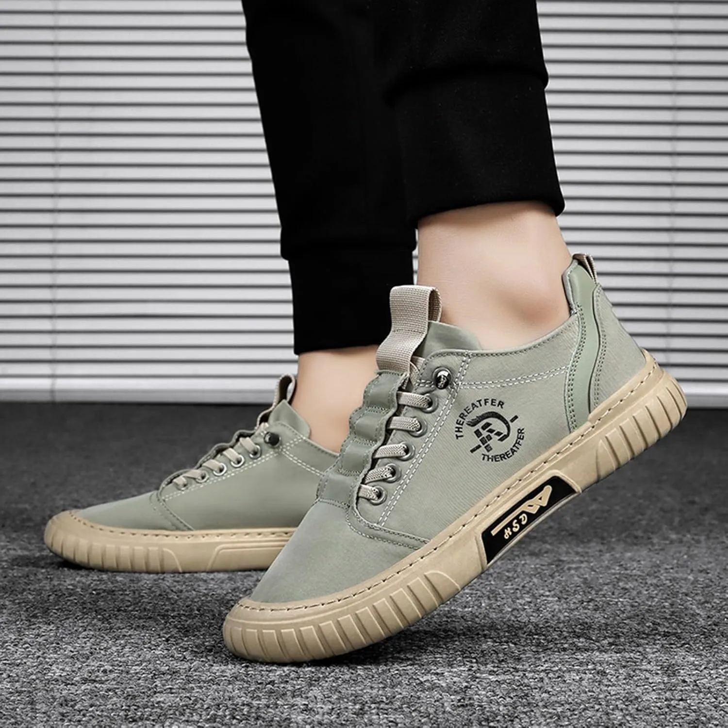Men Sneakers Low Top Breathable Casual Sneakers Walking Canvas Shoes