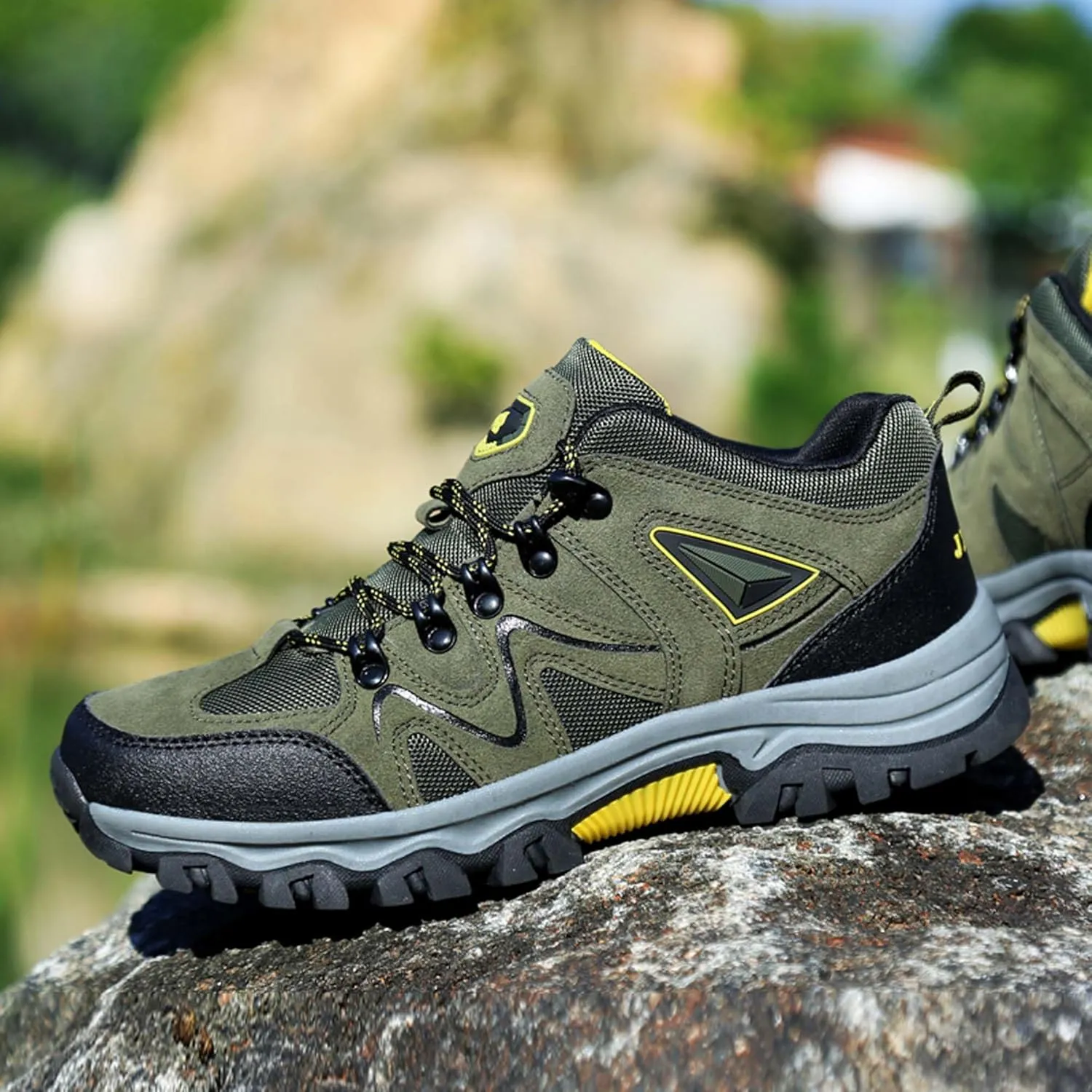 Mens Lace Up Low Top Hiking Shoes Rubber Soles Non Slip and Wear Resistant Climbing Shoes Lightweight and Breathable Scenic Spot Tourism Shoes Comfortable and Durable Hiking Walking Shoes