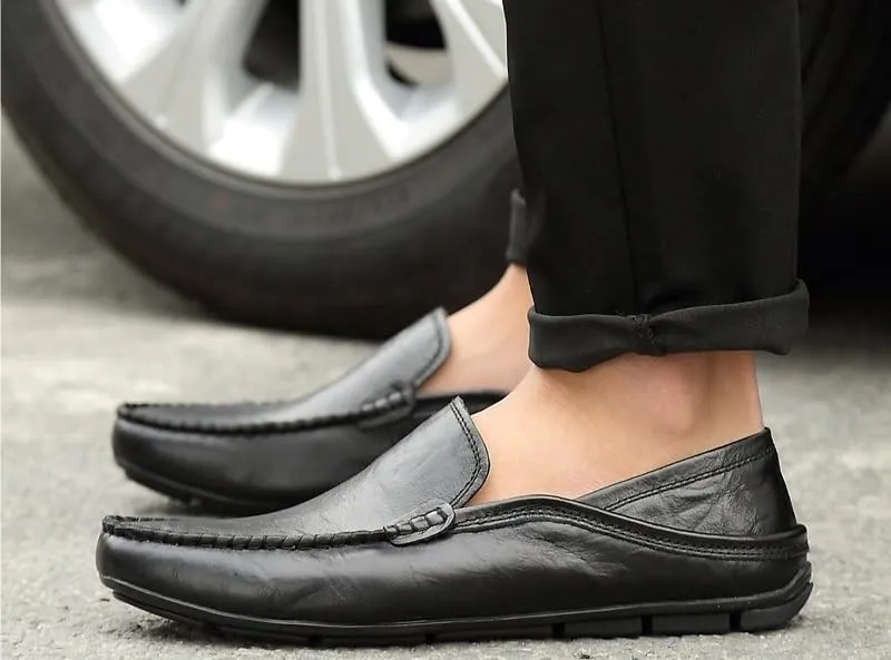 Mens Loafers Shoe Round Toe Leather Perforated Moccasins Loafer Shoes Anti-Slip Slip Resistant Flat Heel Classic Walking Slip-ons