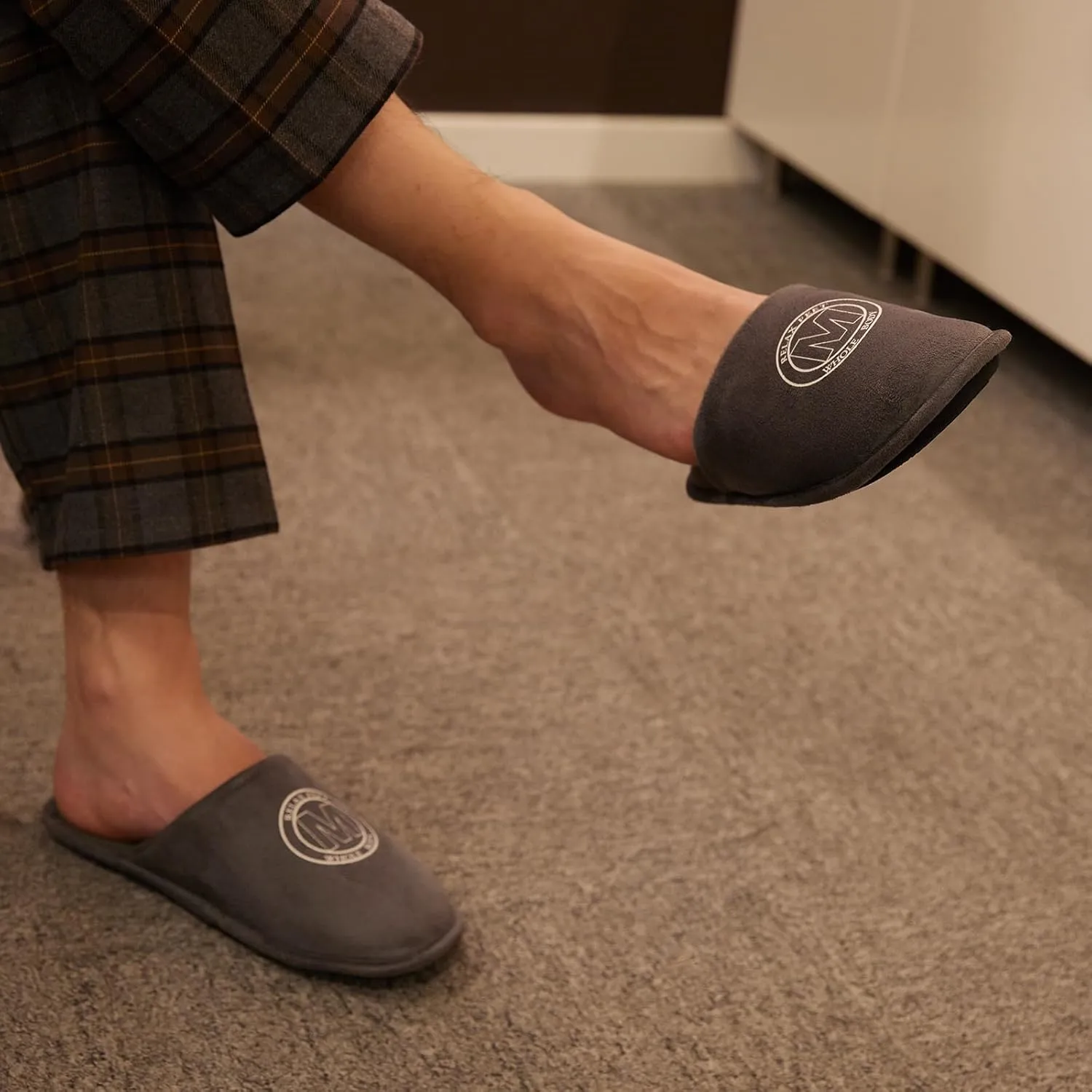 WALKFUN House Slippers for Men Two-Tone Indoor Slip on House Shoes Memory Foam Home Full Toe Comfortable Home Slippers Indoor Outdoor